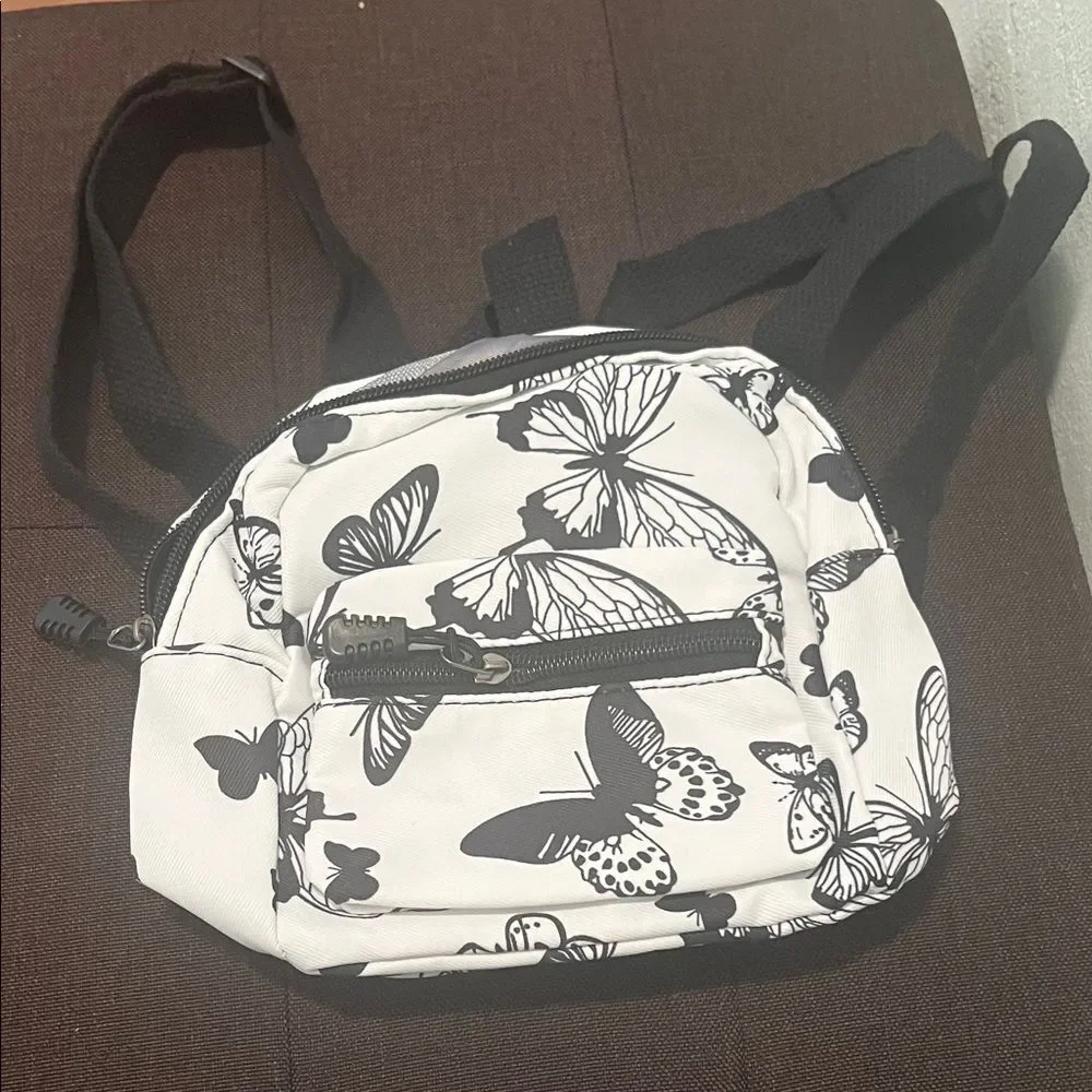 #1090+ Elegant Butterfly Girls Backpack - Black and White